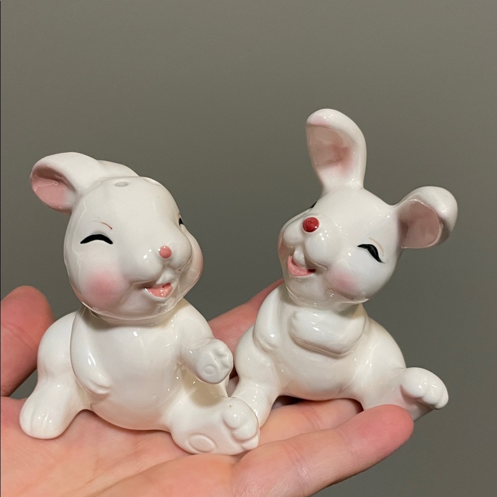 Vintage Adorable Josef Originals Laughing Bunny Salt & Pepper Shakers